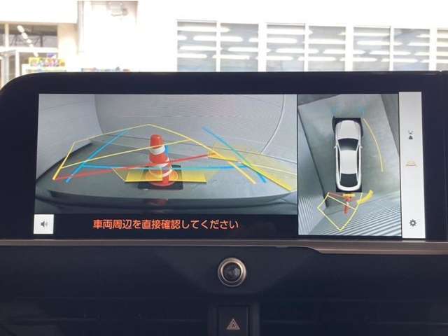 真上から見下ろしたような視点で車とその周囲を確認出来る画面と、車両後方を映し出すバックモニター画面の2つを表示してくれます。