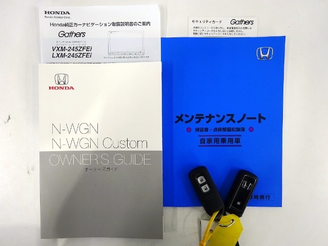 【取扱い説明書；オーナーズマニュアル】緊急時に助かりますね。それに加えメンテナンスノートがあるのは大切にされていた証拠です。