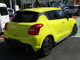 購入後も充実保証付き！！　ユタカ独自の1年保証が本体価格に含まれています。他にもカーセンサーアフター保証（1年・2年・3年）に変更も出来ます。