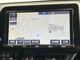 【純正9型ナビ】人気の純正ナビを装備しております。ナビの使いやすさはもちろん、オーディオ機能も充実！キャンプや旅行はもちろん、通勤や買い物など普段のドライブも楽しくなるはず♪
