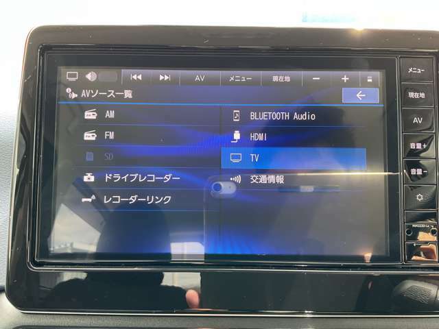 Bluetooth対応の日産純正ナビなのでスマホの音楽を車内で聴けるのでお出かけの時もお気に入りの曲を聴きながらノリノリドライビング♪