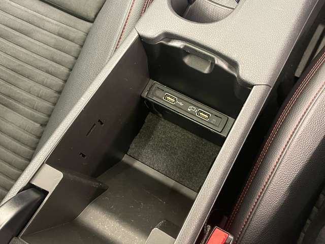 LIBERALAでは多種多様の車種をご用意させていただいております。お客様がご納得いくまで、そのお車の持つ特性を五感すべてで感じ取っていただける場をご提供します。