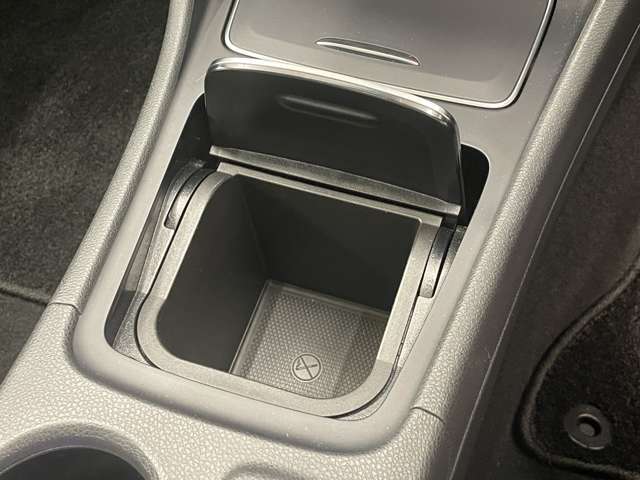 LIBERALAでは多種多様の車種をご用意させていただいております。お客様がご納得いくまで、そのお車の持つ特性を五感すべてで感じ取っていただける場をご提供します。