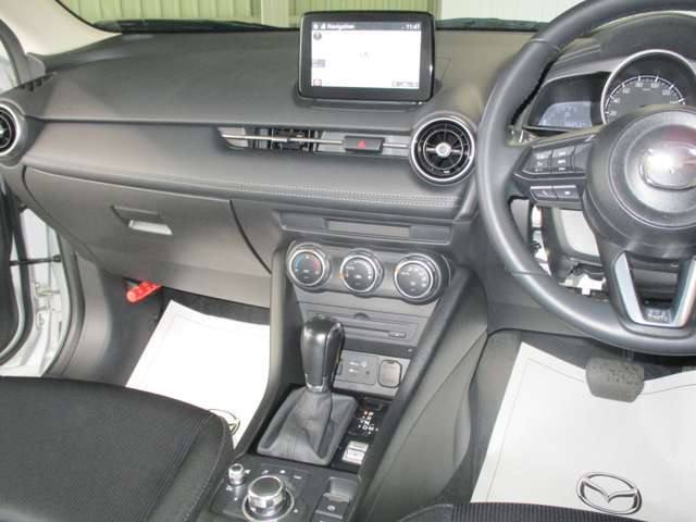 ドライバーの視線を少なくし、直感的に様々な操作ができるようインテリアがデザインされています。