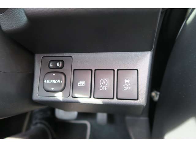 納車整備では信頼のおける提携整備工場にて点検、整備をいたします♪女性の方にも安心して頂けるよう努めています♪