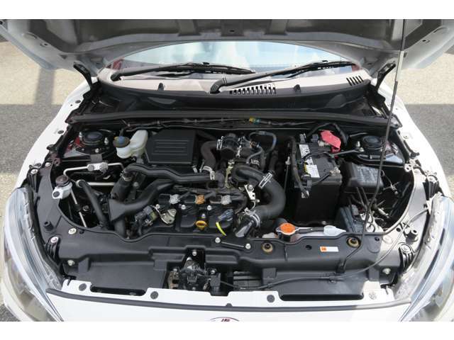 納車前には法定点検、整備を腕の良いメカニックの常駐する信頼できる提携整備工場で実施いたします。