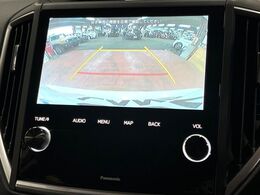 【バックカメラ】駐車時に後方がリアルタイム映像で確認できます。大型商業施設や立体駐車場での駐車時や、夜間のバック時に大活躍！運転スキルに関わらず、今や必須となった装備のひとつです！