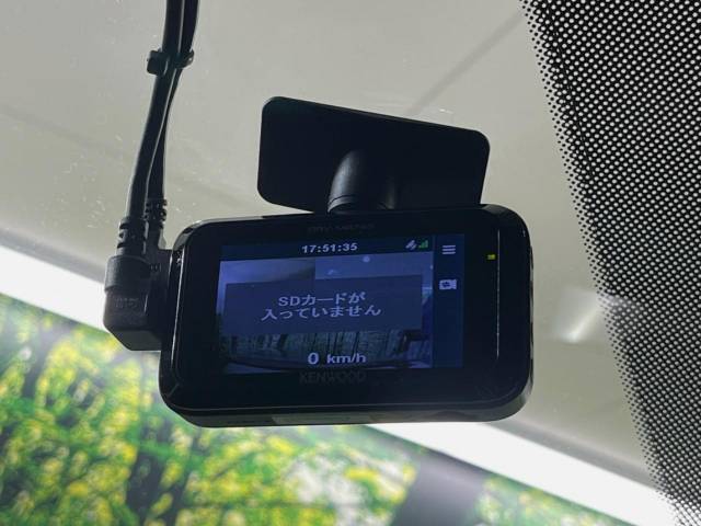 【ドライブレコーダー】安心・安全なカーライフに必須のドライブレコーダーを装備！走行中はもちろん、あおり運転や事故に遭遇した際の状況も映像で記録し、万一のリスクに備えます。