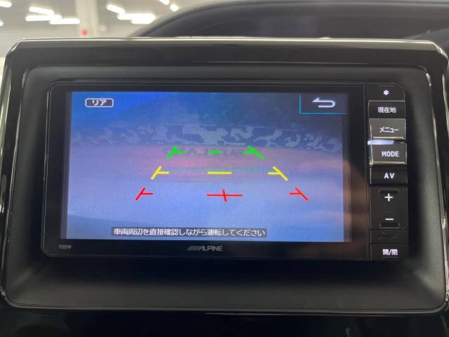 【バックカメラ】駐車時に後方がリアルタイム映像で確認できます。大型商業施設や立体駐車場での駐車時や、夜間のバック時に大活躍！運転スキルに関わらず、今や必須となった装備のひとつです！