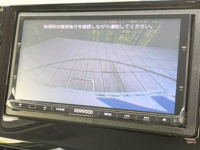 【バックカメラ】駐車時に後方がリアルタイム映像で確認できます。大型商業施設や立体駐車場での駐車時や、夜間のバック時に大活躍！運転スキルに関わらず、今や必須となった装備のひとつです！