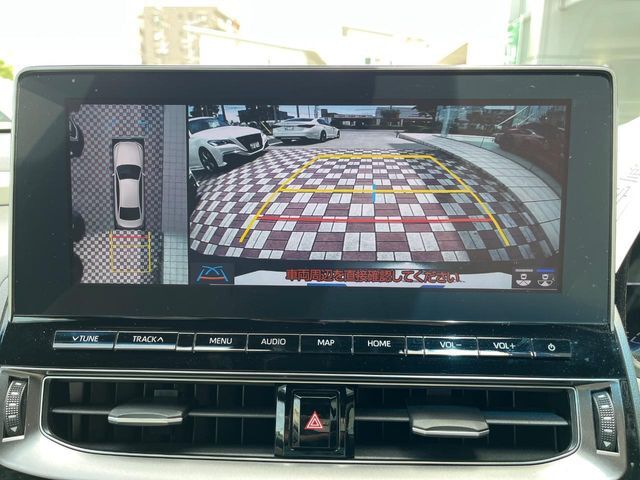 【パノラミックビューモニター】専用のカメラにより、上から見下ろしたような視点で360度クルマの周囲を確認することができます☆死角部分も確認しやすく、狭い場所での切り返しや駐車もスムーズに行えます。