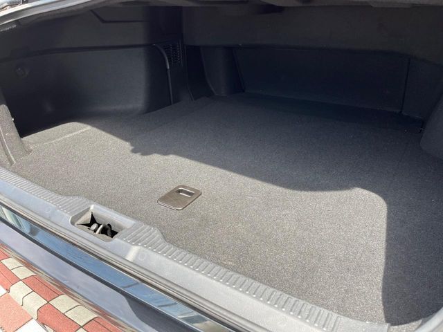 普段のお買い物や通勤、送迎等に十分な荷室スペースを確保しております。
