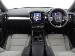 Google搭載/ETC2.0/360度カメラのフルセット搭載。9インチ・タッチスクリーン式センターディスプレイと、モード選択式の12.3インチデジタル液晶ドライバー・ディスプレイを装備。