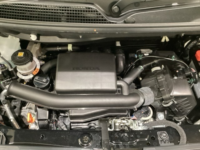 ホンダスタッフがしっかり整備して保証付きにてお渡し致します。エンジンルーム＆室内ルームともにクリーニング済みで清潔です。快適なドライブをお楽しみください。