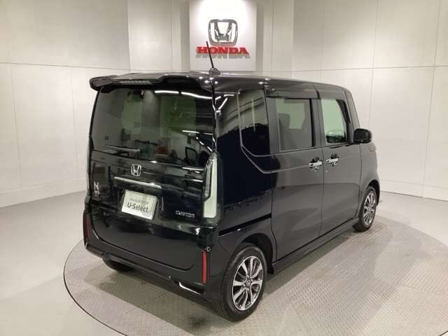 【Honda認定中古車 U-Select】　は3つの安心をお約束します。　1　Hondaのプロが整備した安心。 2　第三者機関がチェックした安心。　3　購入後もHondaが保証する安心。