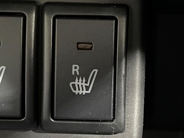 【シートヒーター】寒い日に重宝するシートヒーター！エアコンより早く温まってくれるので寒がりの人も安心ですね♪エアコンの温風は乾燥するから苦手、という方にもをおすすめです。
