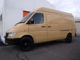 後部は、左右側面、「ウインドウレス仕様」となります！！