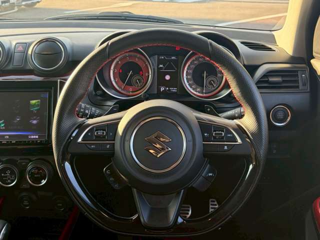 【ACC】一定速度での巡航はもちろん、前方の車両との距離を一定に保ちながら自動で加減速を行います。高速道路走行時には大変嬉しい機能です。