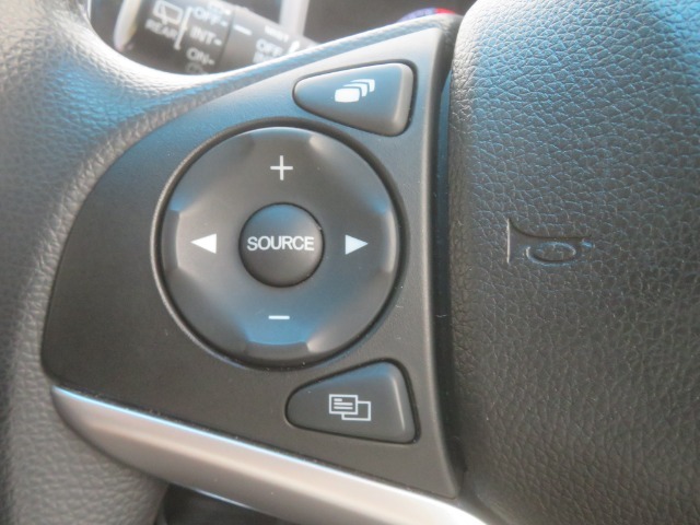 ハンドルから手を離さずオーディオの操作ができるリモートコントロールスイッチです。