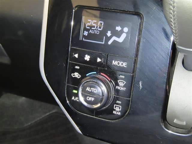 オートエアコンを装備しております。
