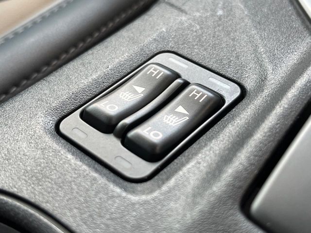 【シートヒーター】寒い日に重宝するシートヒーター！エアコンより早く温まってくれるので寒がりの人も安心ですね♪エアコンの温風は乾燥するから苦手、という方にもをおすすめです。