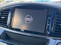 【純正ナビ】人気の純正ナビを装備。オーディオ機能も充実しており、Bluetooth接続すればお持ちのスマホやMP3プレイヤーの音楽を再生可能！毎日の運転がさらに楽しくなります！！
