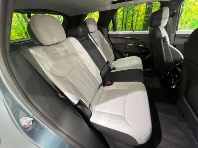 ◆後席も使用感はほとんど感じられず大変綺麗なコンディションを保って入庫しております。ISO-FIXにも対応したシートを採用し、チャイルドシートも簡単にお取り付けいただけます。