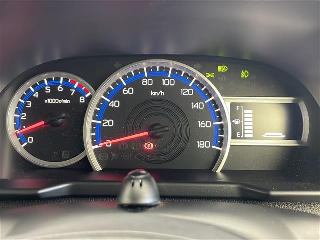 【スピードメーター】メーターがシンプルで見やすく運転しやすいですね！