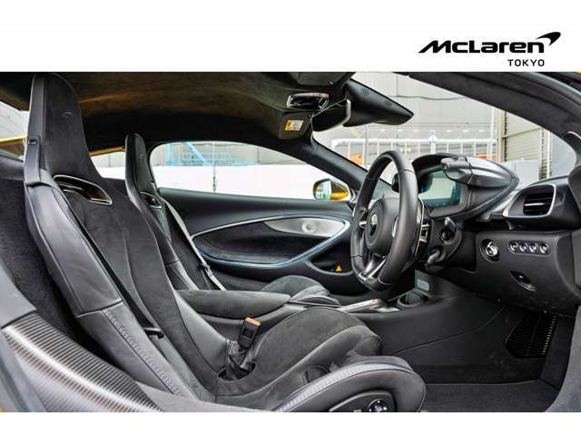 Performanceクラブスポーツシート ランバーサポート付 カーボンファイバーステアリングホイールアッパー ＆ エクステンデッドシフトパドル