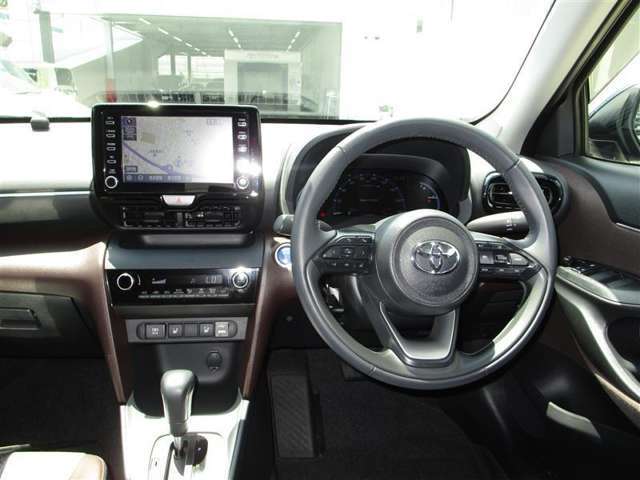 ヤリスクロスの運転席周りです。