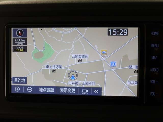 純正ナビを装備。タッチパネル式で使いやすく、お出かけもラクラクです。