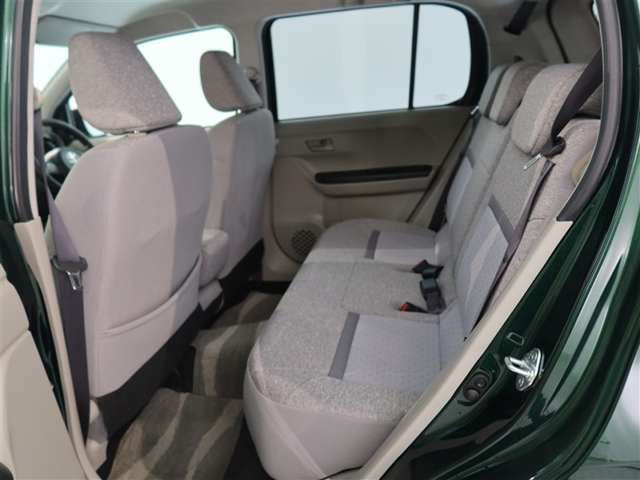 ゆとりある広々とした車内空間は、ドライブを始め買い物やレジャーなど、幅広く活躍します。一人でもみんなとでもお出かけを楽しみましょう！