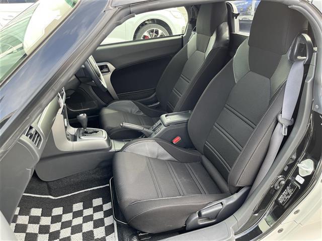 【フロアマット】車内を綺麗に保つのには必須のアイテムです。当店ではフカフカな新品マットも絶賛取り扱い中！ぜひご相談くださいませ。