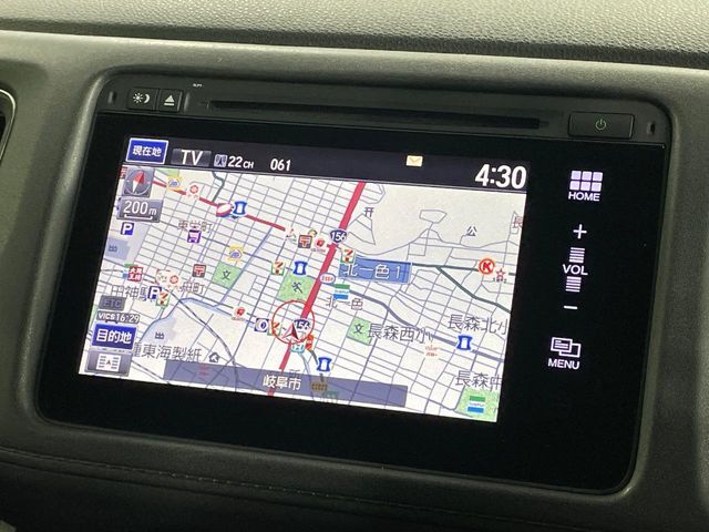 【純正ナビ】人気の純正ナビを装備しております。ナビの使いやすさはもちろん、オーディオ機能も充実！キャンプや旅行はもちろん、通勤や買い物など普段のドライブも楽しくなるはず♪