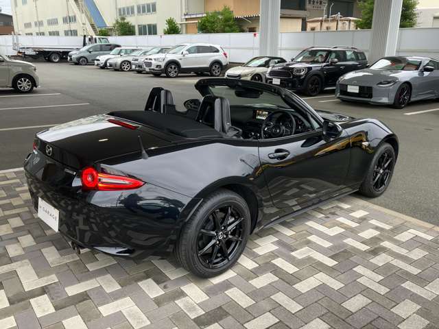 こんなカッコ良い車でオープンにしたらいつもより長距離ドライブしたくなりますよ！！