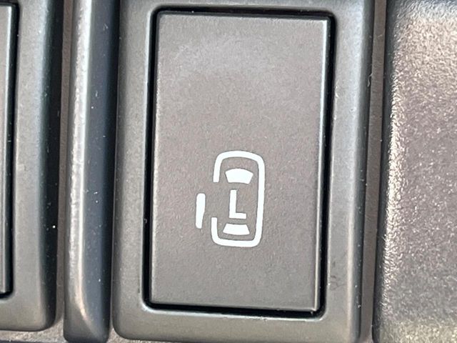 【パワースライドドア】スマートキーや運転席のスイッチでスライドドアの開閉が可能♪電動だから力を入れてドアを開ける必要が無く、小さいお子様でも、重い荷物を持っている時もラクに開け閉めできます♪