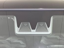 【スマートアシスト】走行中に前方の車両等を認識し、衝突しそうな時は警報とブレーキで衝突回避と被害軽減をアシスト。より安全にドライブをお楽しみいただけます。
