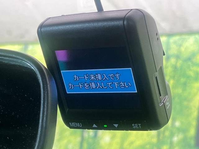 【ドライブレコーダー】安心・安全なカーライフに必須のドライブレコーダーを装備！走行中はもちろん、あおり運転や事故に遭遇した際の状況も映像で記録し、万一のリスクに備えます。