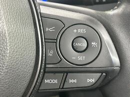 【トヨタセーフティセンス】走行中に前方の車両等を認識し、衝突しそうな時は警報とブレーキで衝突回避と被害軽減をアシスト。より安全にドライブをお楽しみいただけます。