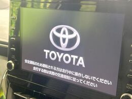 【9インチ　ディスプレイオーディオ】大画面ディスプレイへお持ちのスマートフォンと連携して、ナビやbluetoothでの音楽再生が可能です♪デザインはもちろん操作性も良好！別途ナビ機能の取付可能です♪