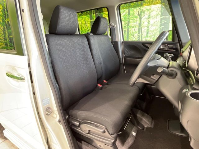 運転席シート廻りは使用感も少なく、良好な状態となっています。丁寧に使われていたことがよくわかりますね。