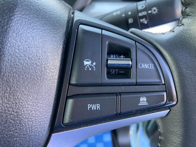 ACC（アダプティブクルーズコントロール）は、ペダル操作なしで設定速度を保ちます。先行車がいる場合には、先行車の車速に合わせ追従します。