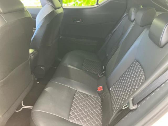 WECARSでは各商談席に大型モニターをご用意しております！見やすい大画面でゆったりと全国の在庫をご覧いただけます！是非ご来店お待ちしております！