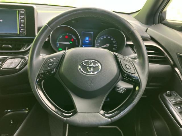 WECARSの展示場では実際に見て、触ってお車をお選びいただけます！知識の豊富な営業スタッフが様々なカーライフをご提案いたします！