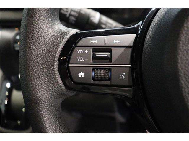 ステアリングリモコン：運転中でもオーディオ操作が手元で行えますよ～♪