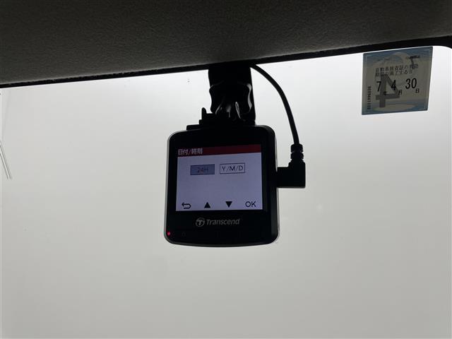 【ドライブレコーダー】映像・音声などの運転中の記録を残します。事故などを起こした起こされた時の証拠になりえますので、もしも時でも安心ですね。