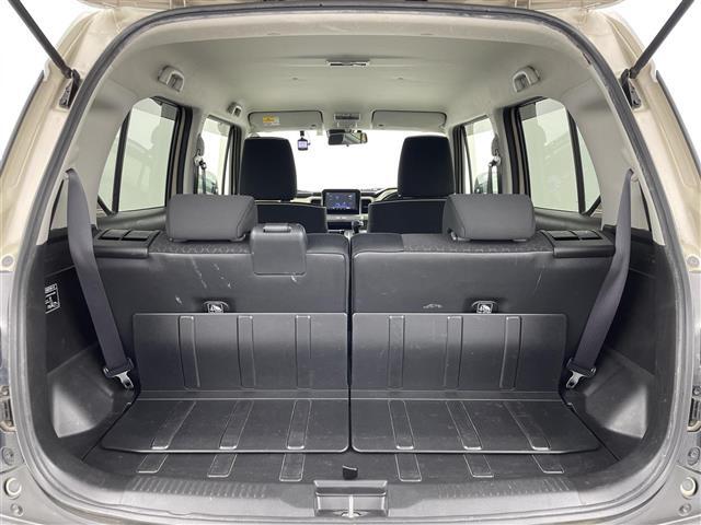 【トランク】積み込みやすくて、たっぷり積める荷室です。シートアレンジできるものは、乗車人数と荷物の量や大きさによってシートを動かすことができるので、より快適なドライブが可能です！