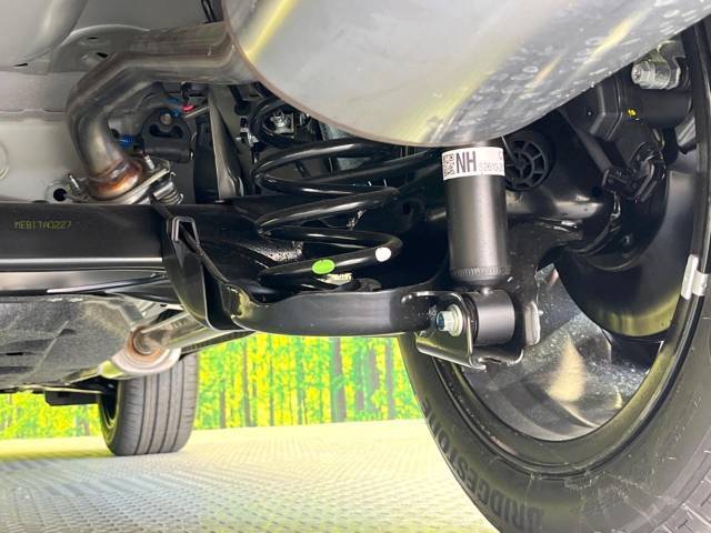 お車を安心してお乗りいただく為には、足回りの定期点検が欠かせません。サービスサポート（有償保証）では無料点検もご提供しており、安心のカーライフをお過ごしいただけるサポート体制が整っています。