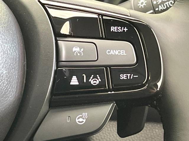 【アダプティブクルーズコントロール】高速道路での長距離走行が楽に！！自動で速度を保つクルーズコントロールが、衝突軽減システムと連携し、前方の車両を感知して車間を保つように速度調節してくれます！！