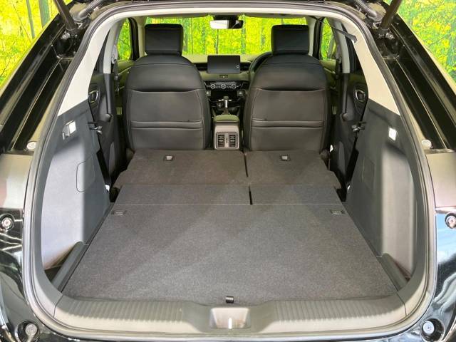 普段のお買い物や通勤、送迎等に十分な荷室スペースを確保しております。セカンドシートを倒すと、大きな荷物の積載も可能です♪
